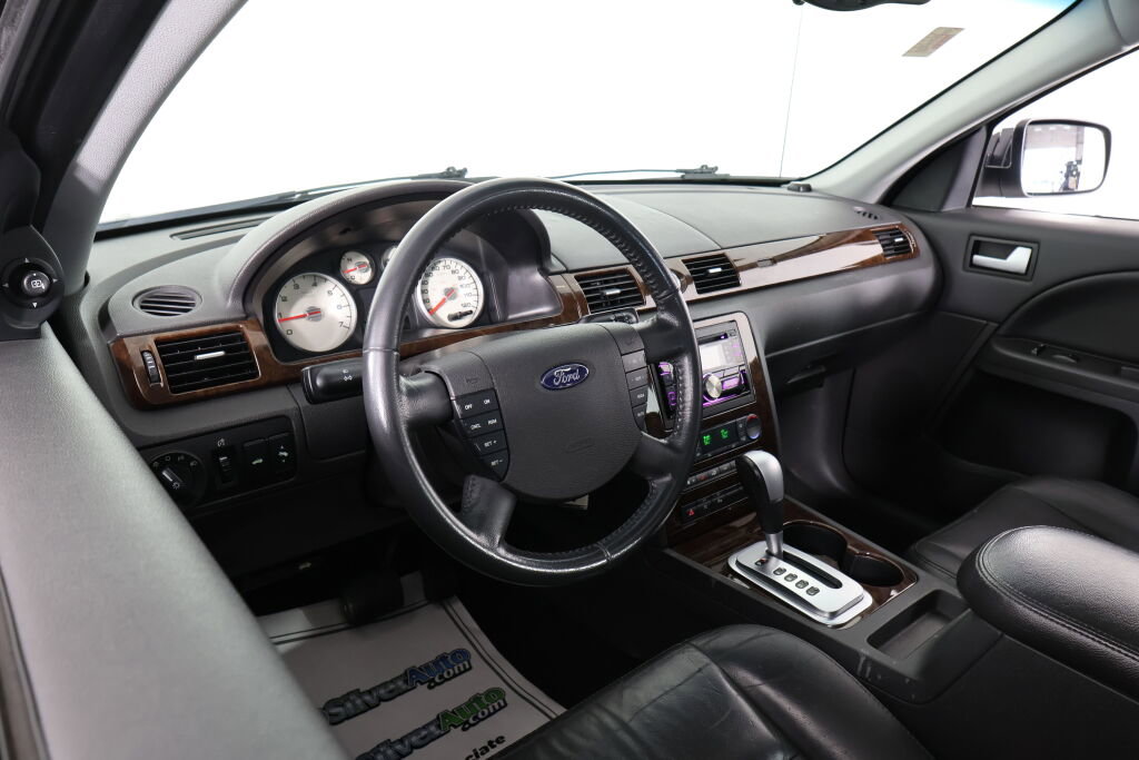 Used 2005 Ford Five Hundred Limited image 10