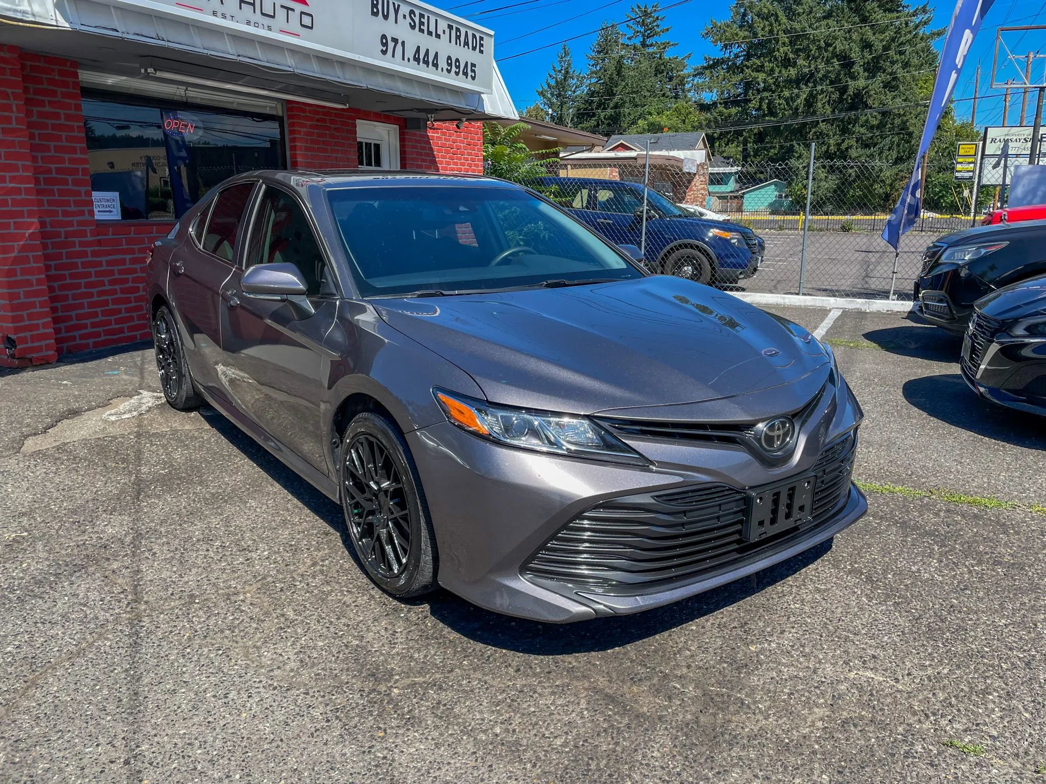 Used 2018 Toyota Camry LE image 4
