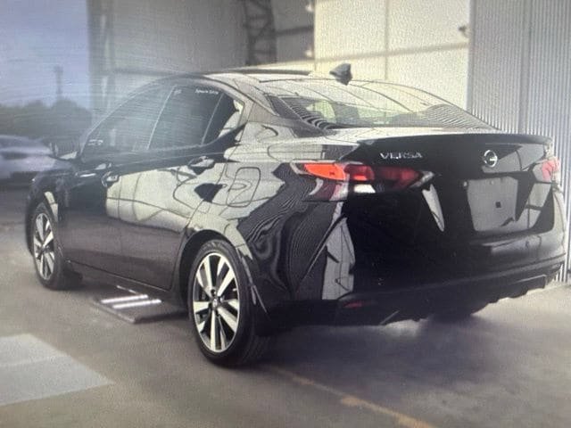 Used 2020 Nissan Versa SR FWD image 13