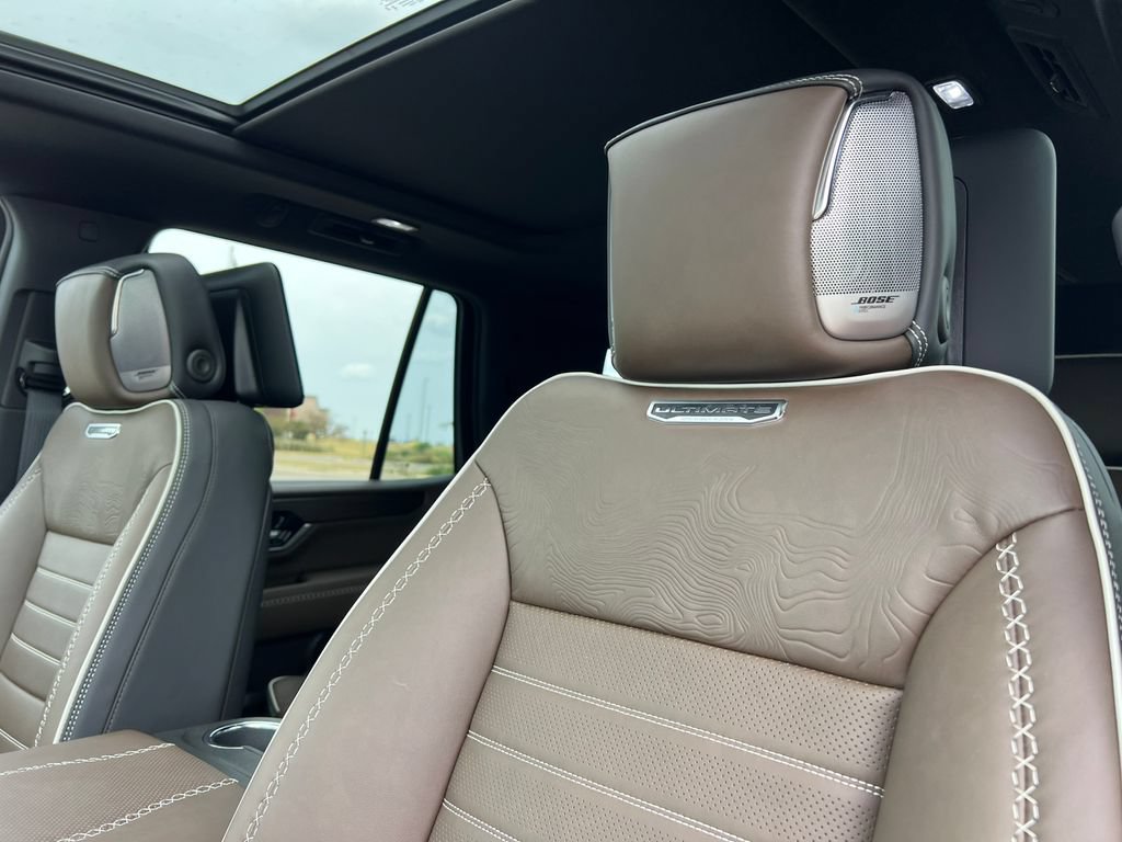 New 2026 GMC Yukon Denali Ultimate w/ LPO, Floor Liner Package AWD/4WD image 13