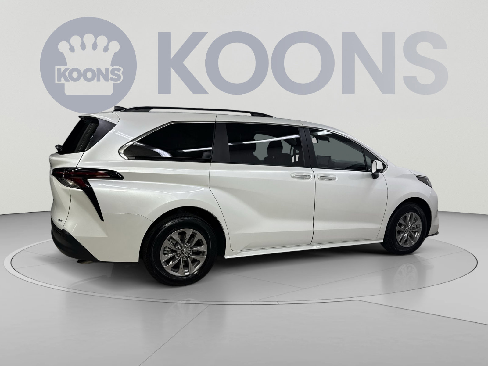 Used 2026 Toyota Sienna XLE FWD image 21