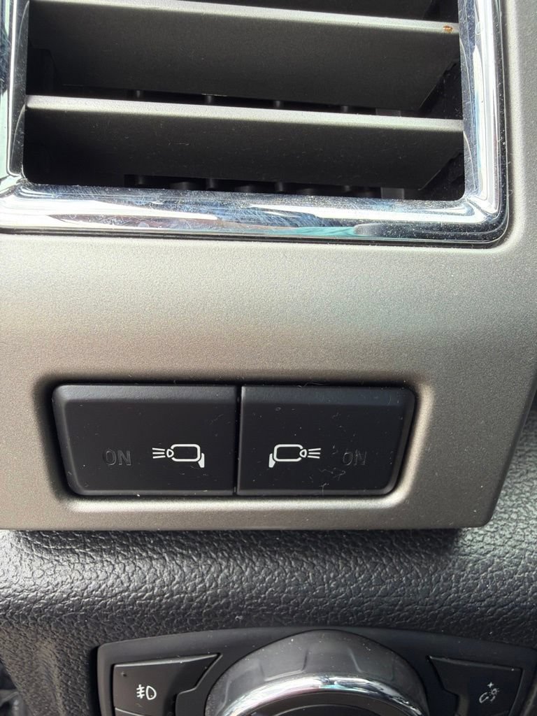 Used 2015 Ford F150 Lariat w/ Equipment Group 502A Luxury AWD/4WD image 15