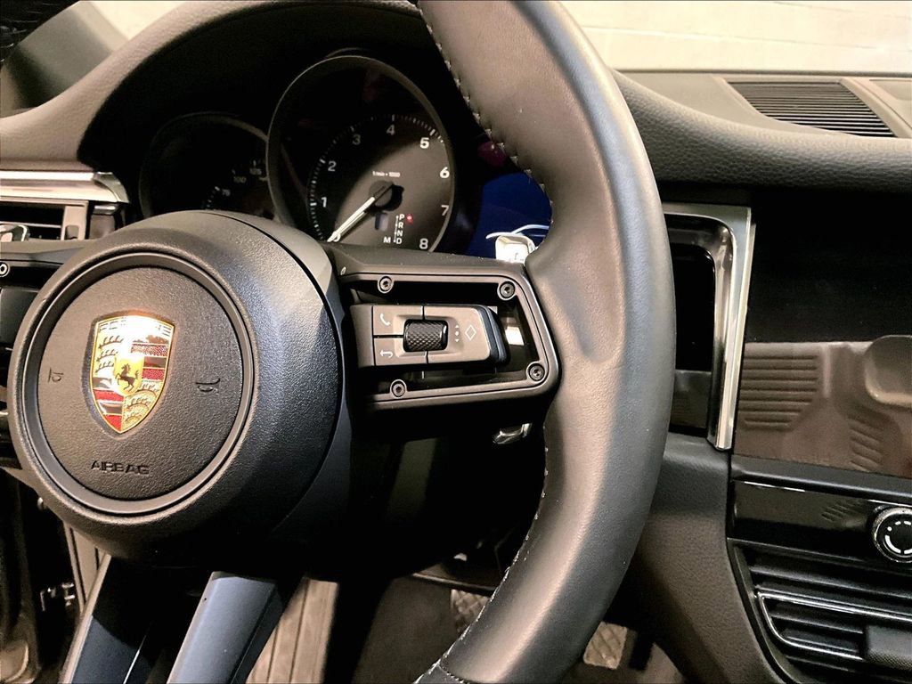 Used 2025 Porsche Macan AWD/4WD image 24