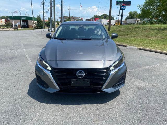 Used 2025 Nissan Altima 2.5 SV FWD image 2