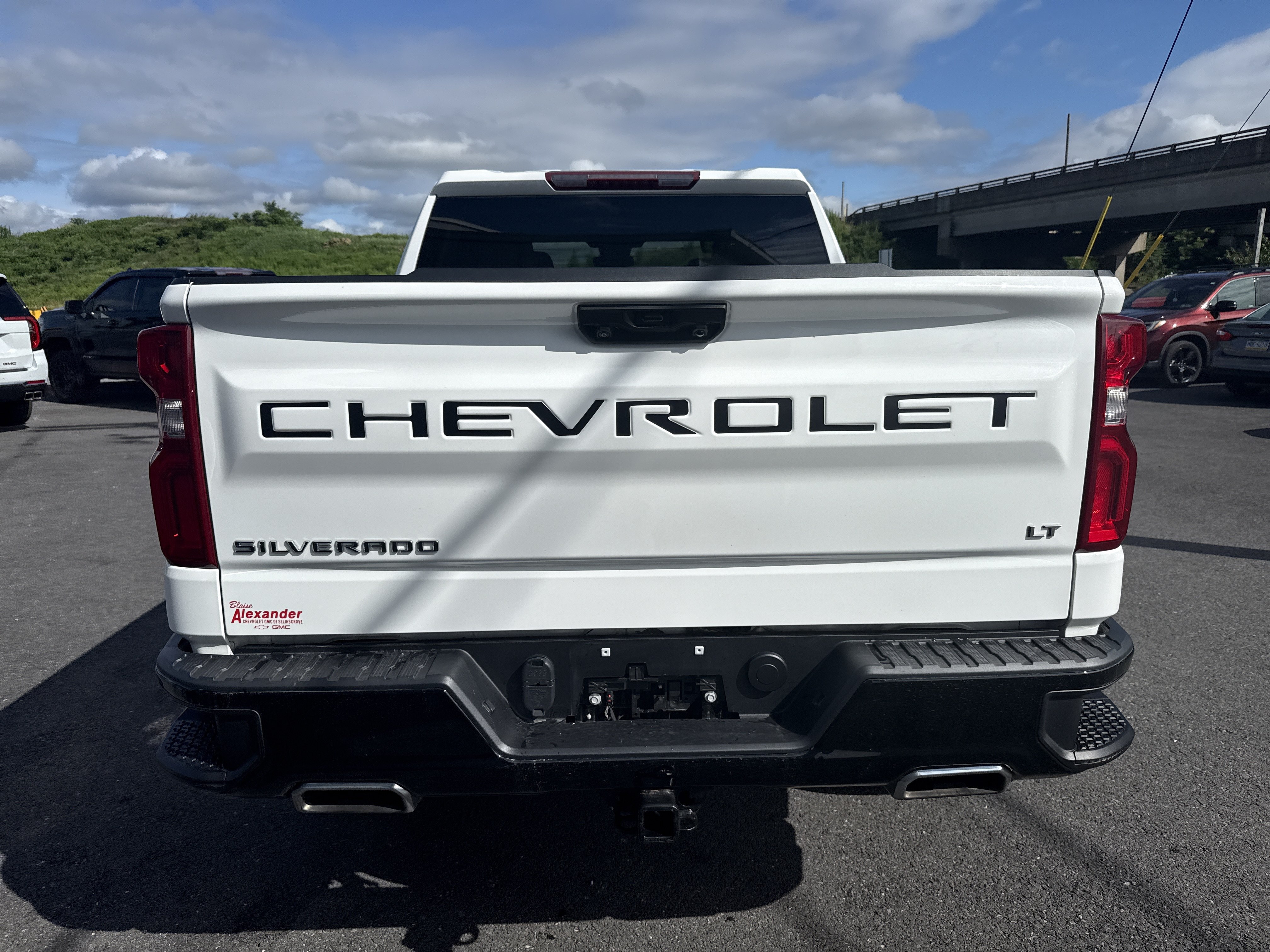 Used 2023 Chevrolet Silverado 1500 LT Trail Boss w/ LPO, Dark Essentials Package AWD/4WD image 4