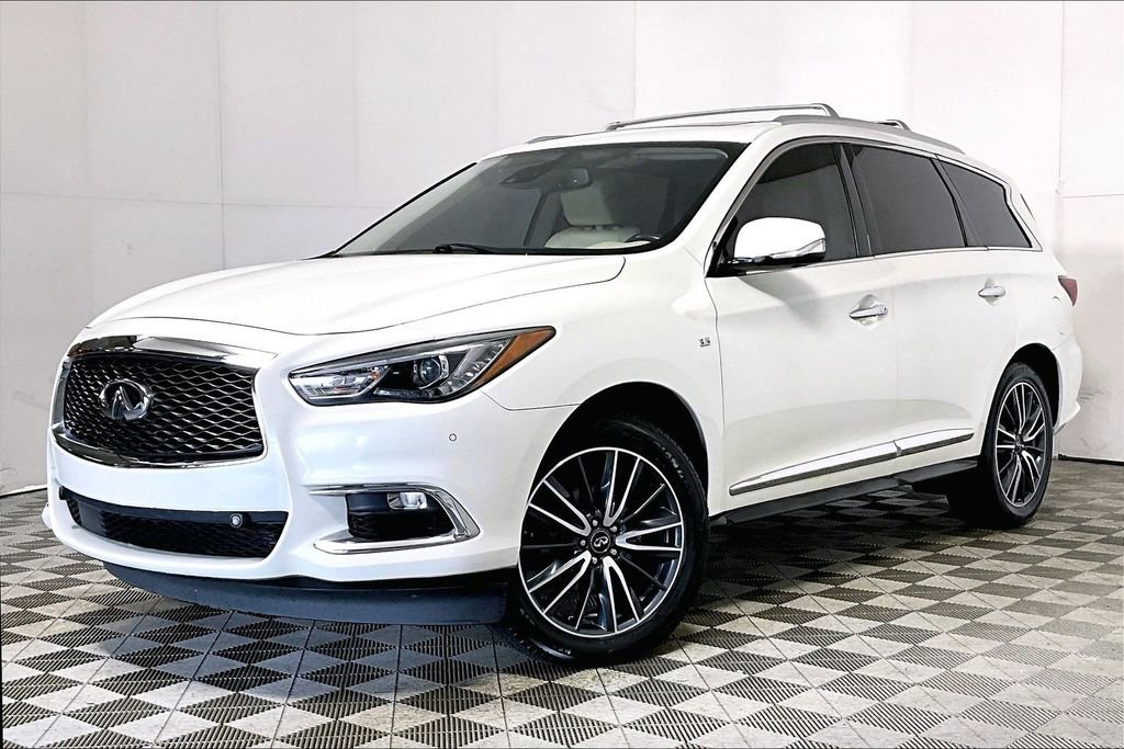 Used 2018 INFINITI QX60 Luxe w/ Deluxe Technology Package image 2