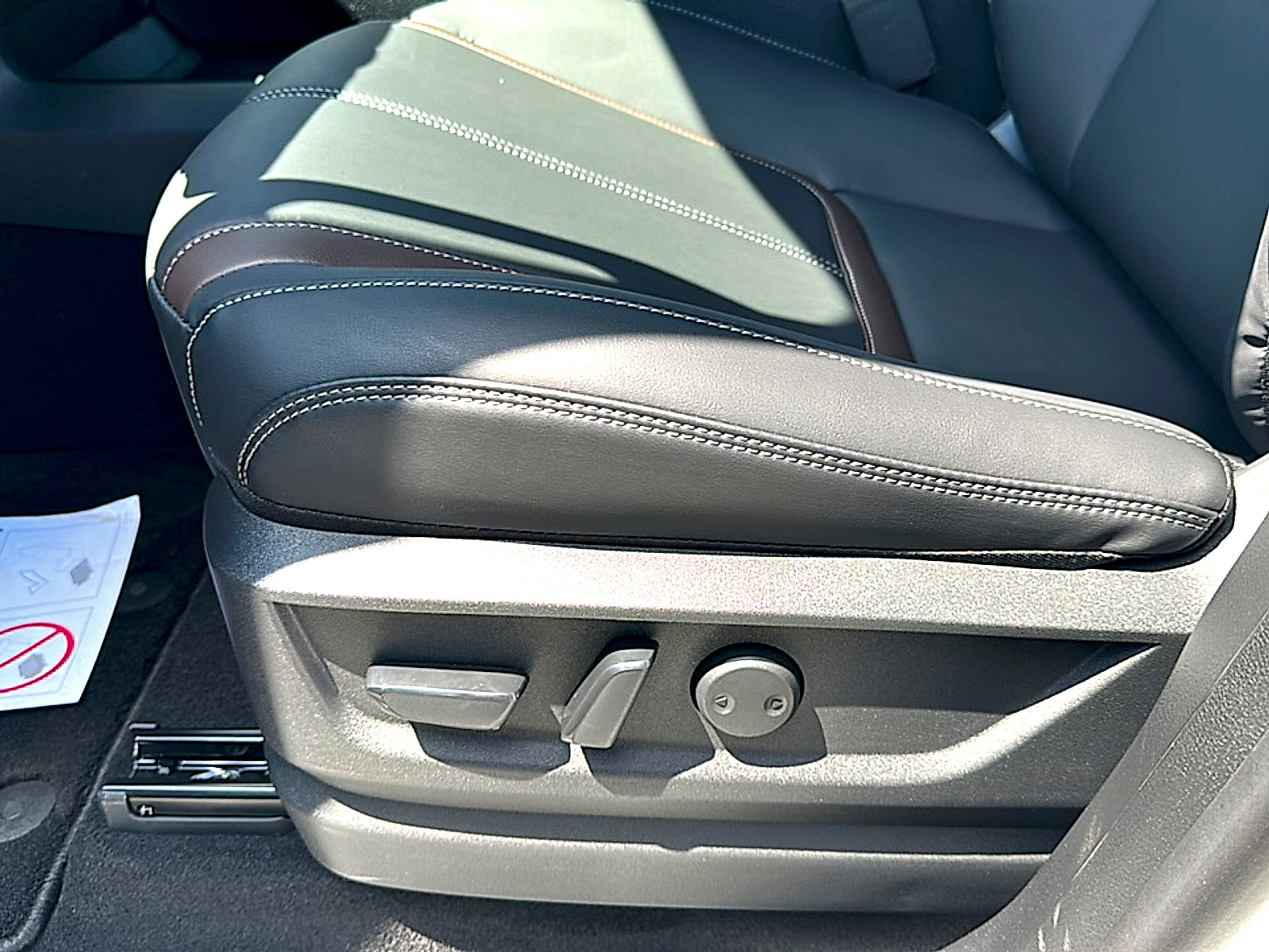 New 2026 Nissan Armada SL w/ Captain's Chari Seat Package image 12