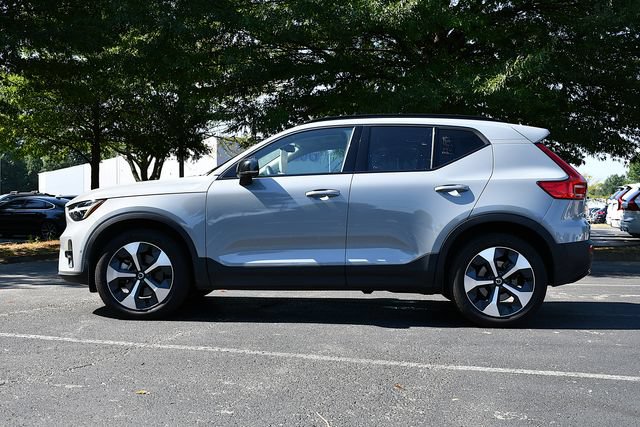 Certified 2026 Volvo XC40 B5 Plus AWD/4WD image 4