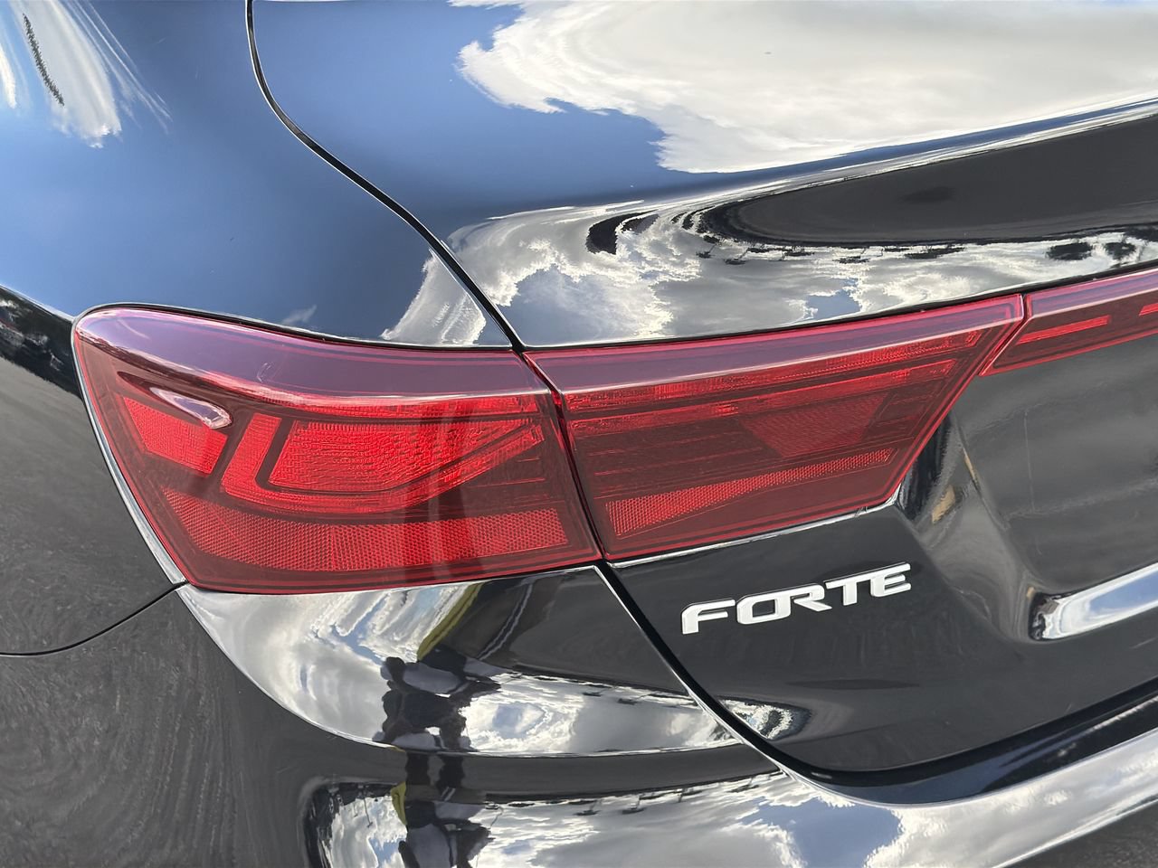 Used 2024 Kia Forte LXS FWD image 7