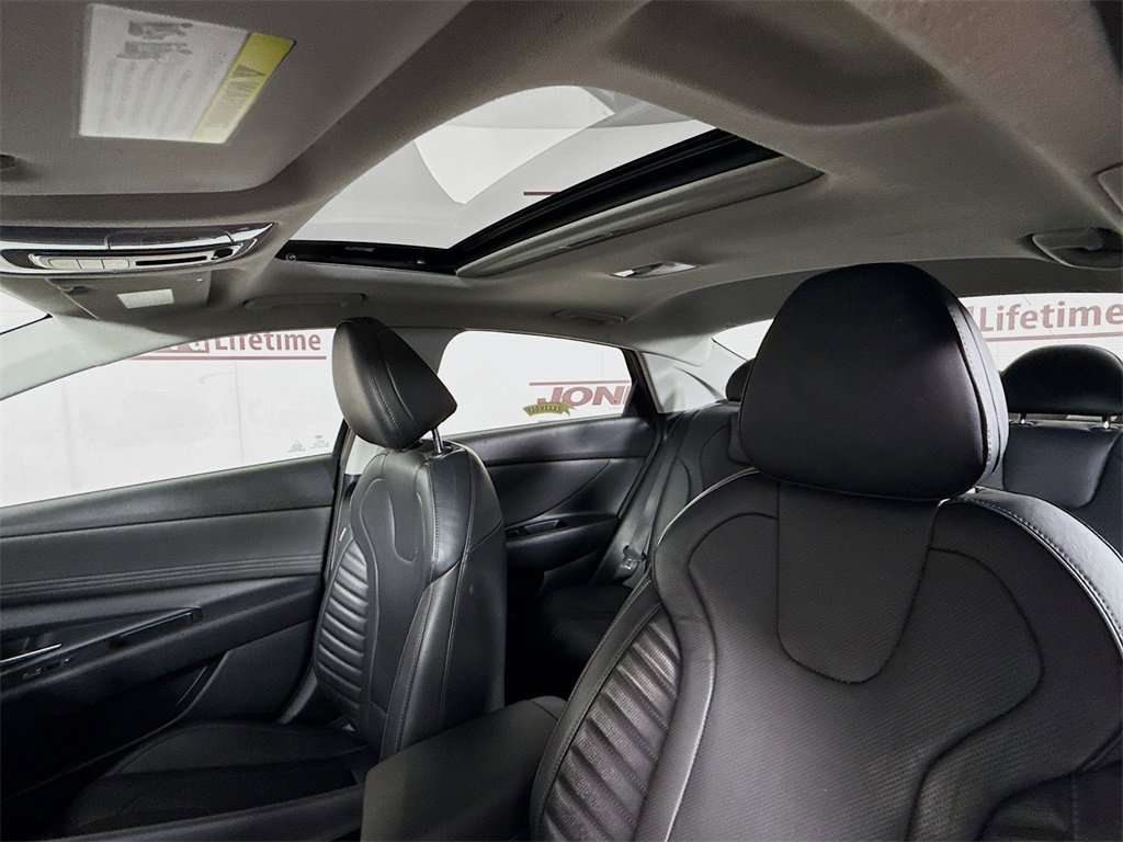 Certified 2022 Hyundai Elantra Limited w/ Cargo Package image 12