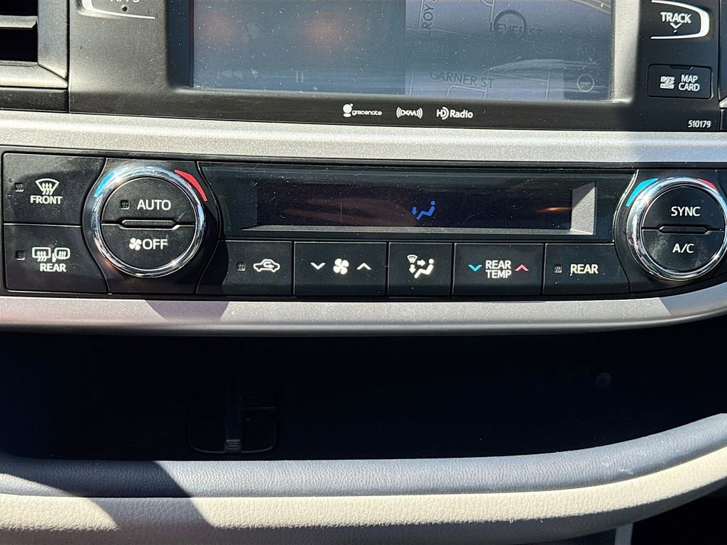 Used 2018 Toyota Highlander XLE AWD/4WD image 14
