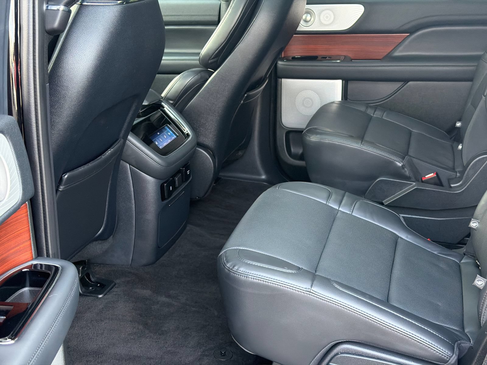 Used 2022 Lincoln Navigator Reserve AWD/4WD image 23