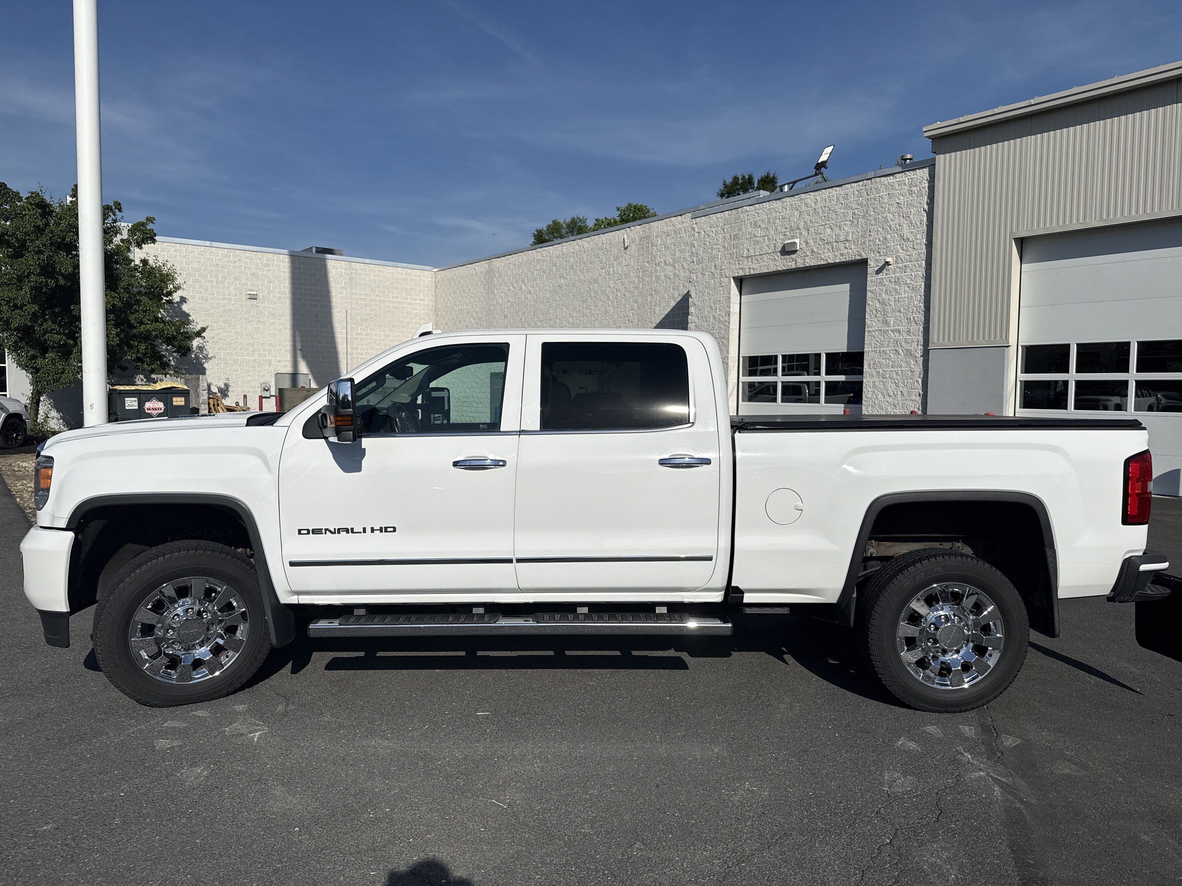Used 2016 GMC Sierra 2500 Denali w/ Duramax Plus Package AWD/4WD image 2
