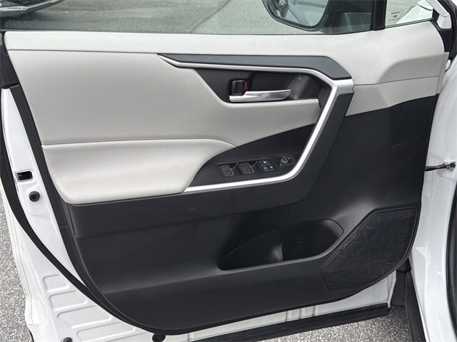 Used 2022 Toyota RAV4 XLE Premium image 10