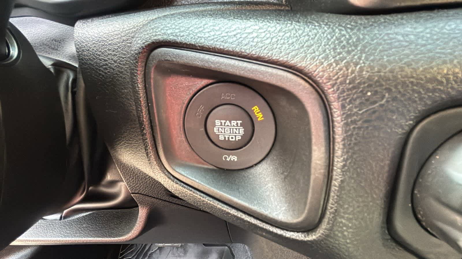 Used 2024 Jeep Wrangler Unlimited AWD/4WD image 15