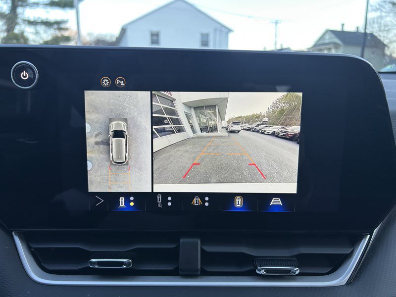 Used 2025 Chevrolet Equinox LT w/ Convenience Package II image 9