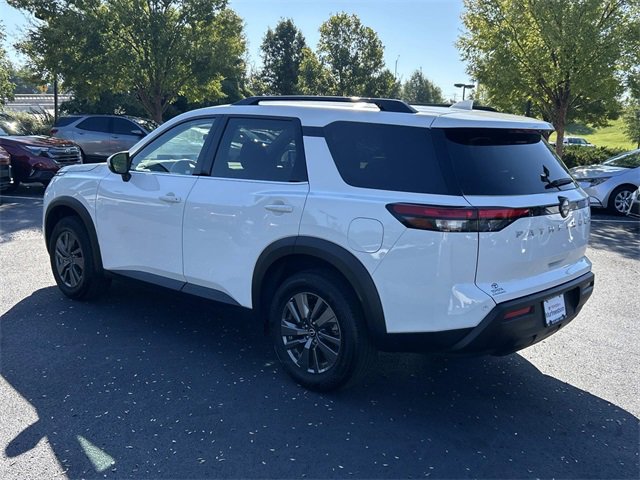 Used 2025 Nissan Pathfinder SV image 6