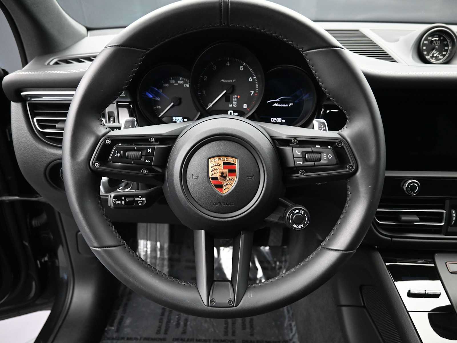 Certified 2025 Porsche Macan Turbo AWD/4WD image 12