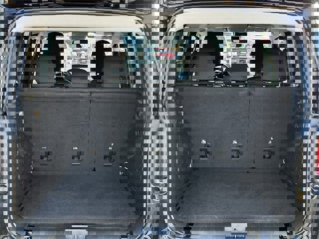 Used 2023 Jeep Renegade Latitude image 32