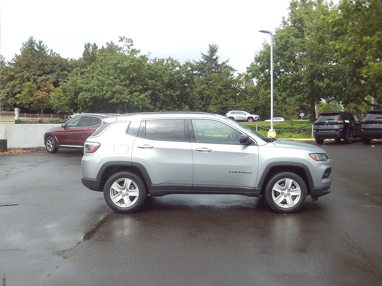 Used 2022 Jeep Compass Latitude w/ Sun and Sound Group AWD/4WD image 5