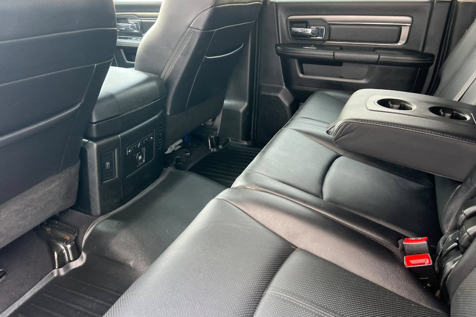 Used 2018 RAM 3500 Laramie w/ Sport Appearance Group AWD/4WD image 9
