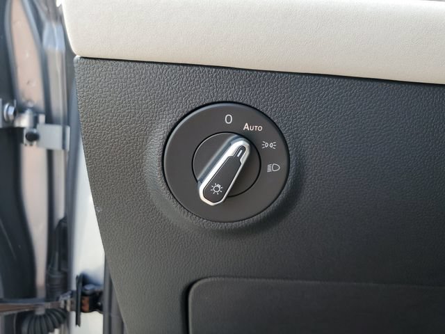 Certified 2025 Volkswagen Taos SE w/ Panoramic Sunroof Package FWD image 34
