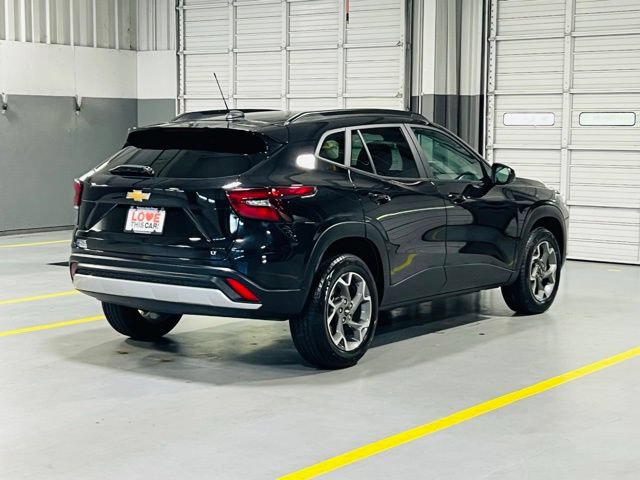 Used 2025 Chevrolet Trax LT FWD image 16