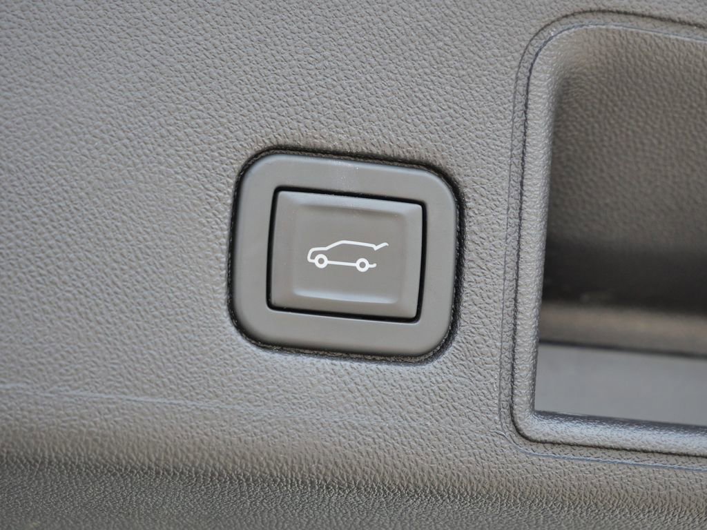 Used 2024 GMC Terrain SLT AWD/4WD image 25