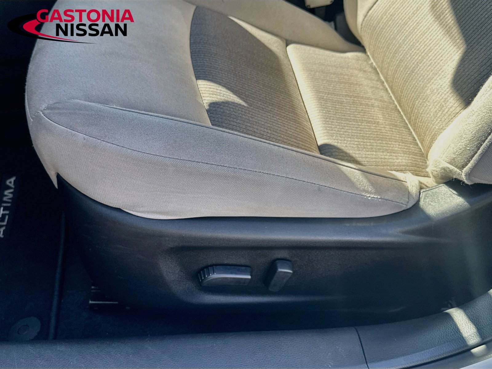 Used 2025 Nissan Altima 2.5 SV FWD image 23