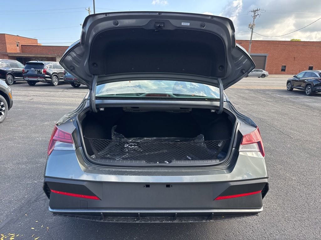 New 2025 Hyundai Elantra SEL image 16