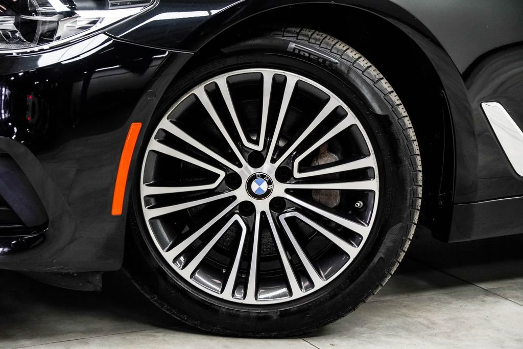 Used 2017 BMW 540i xDrive w/ Premium Package image 3