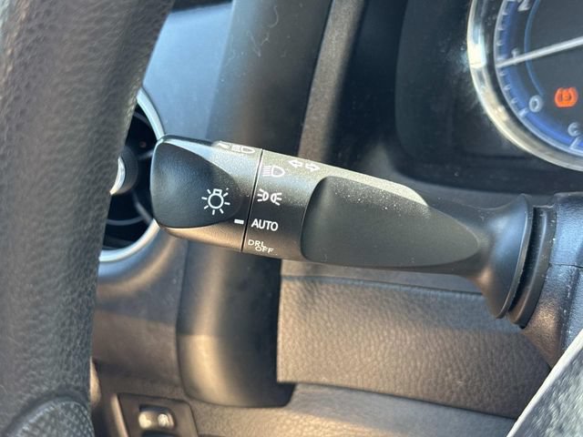 Used 2018 Toyota Corolla LE w/ LE Premium Package w/Moonroof FWD image 27