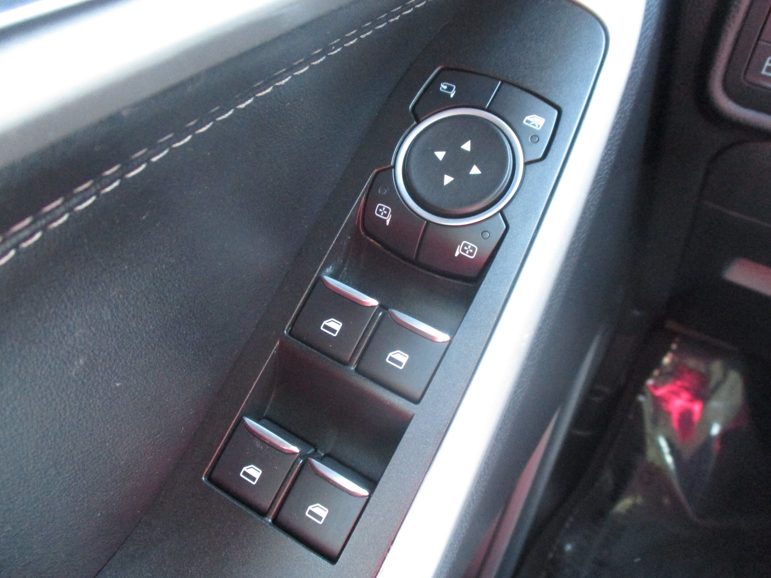 Used 2022 Ford Explorer Limited w/ Hybrid Equipment Group 310A AWD/4WD image 39