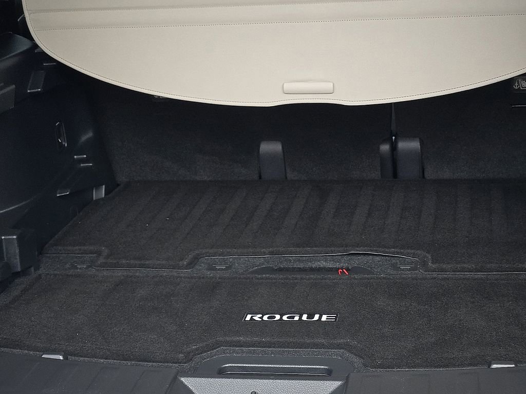 Used 2016 Nissan Rogue SV w/ SV Premium Package image 9