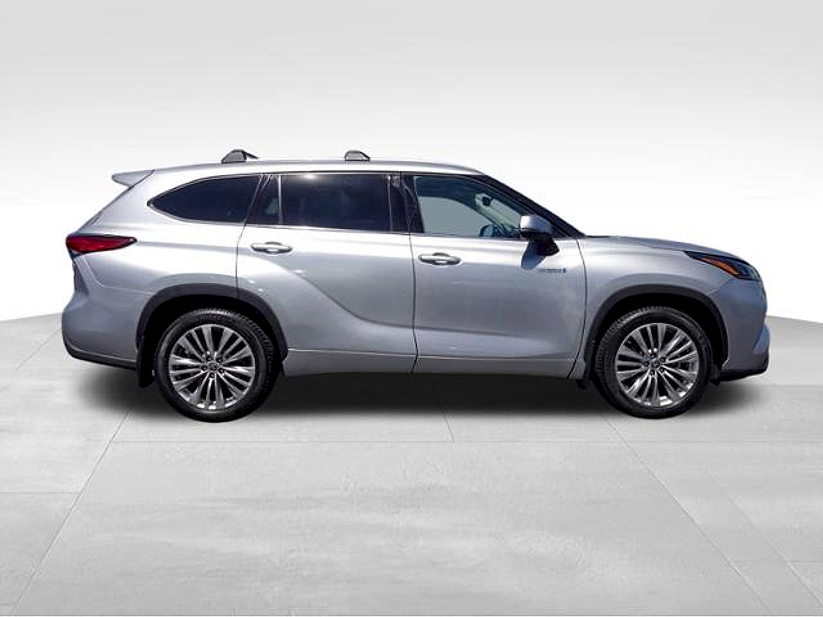 Certified 2021 Toyota Highlander Platinum FWD image 2