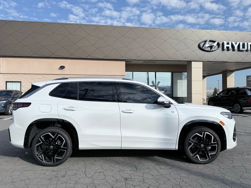 Used 2026 Volkswagen Tiguan SEL R-Line image 8