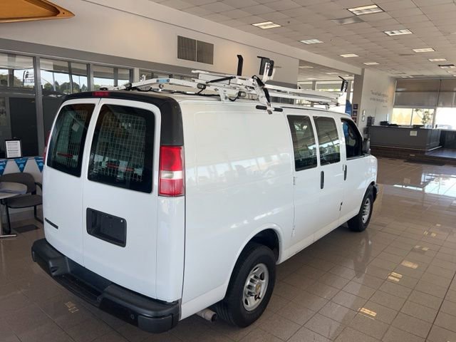 Used 2018 Chevrolet Express 2500 w/ Driver Convenience Package RWD image 4