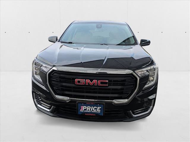 Used 2024 GMC Terrain SLE image 2