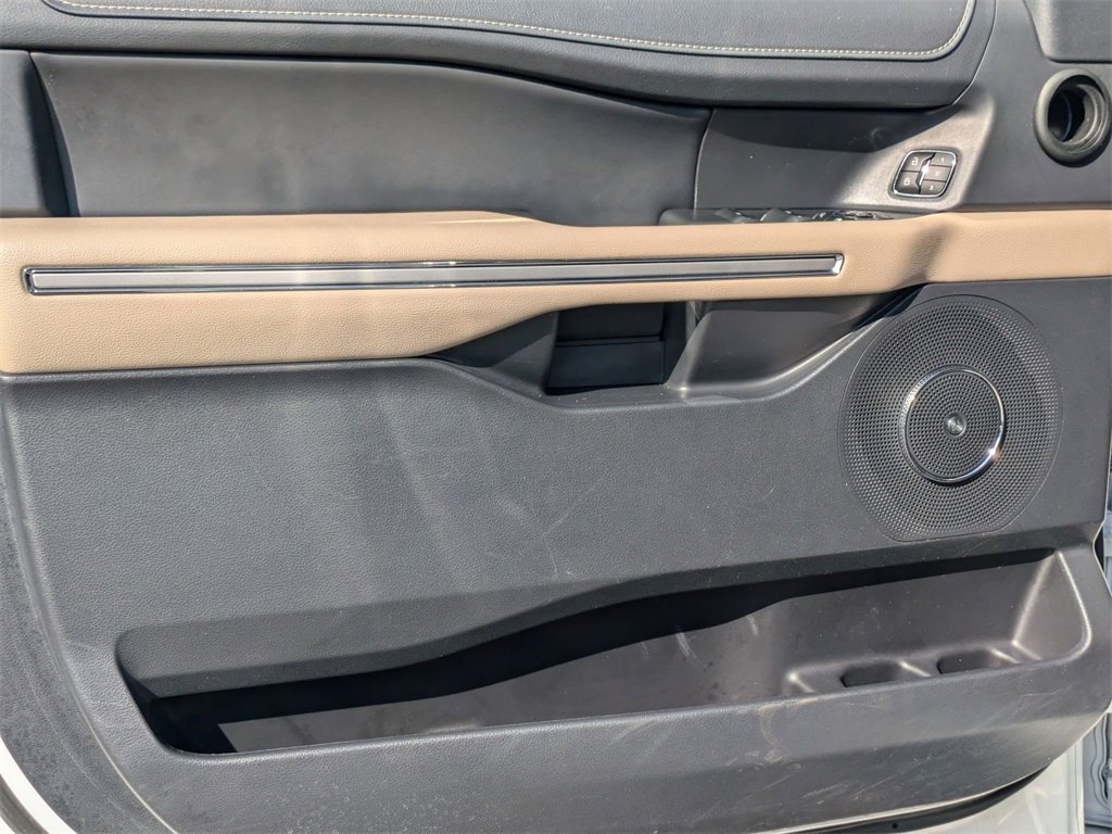Used 2024 Ford Expedition Max Limited image 11