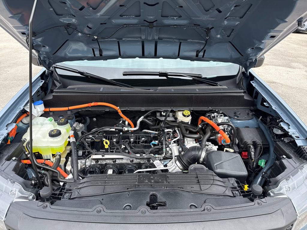 Certified 2025 Ford Maverick XLT image 27