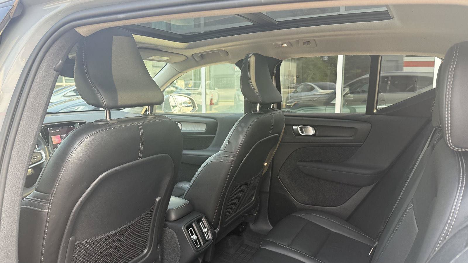 Used 2024 Volvo XC40 B5 Plus AWD/4WD image 22
