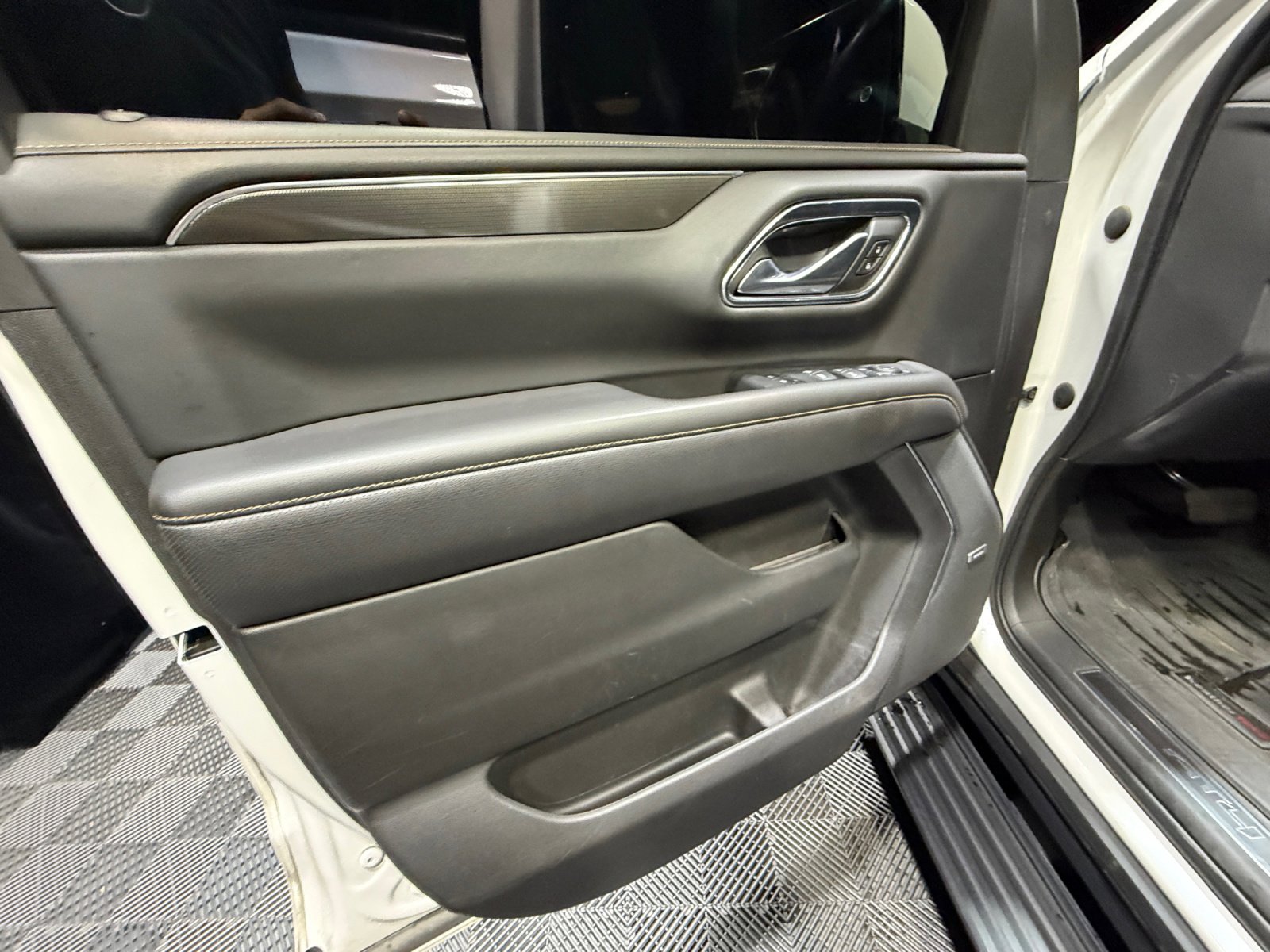 Used 2021 GMC Yukon AT4 w/ AT4 Premium Plus Package AWD/4WD image 13