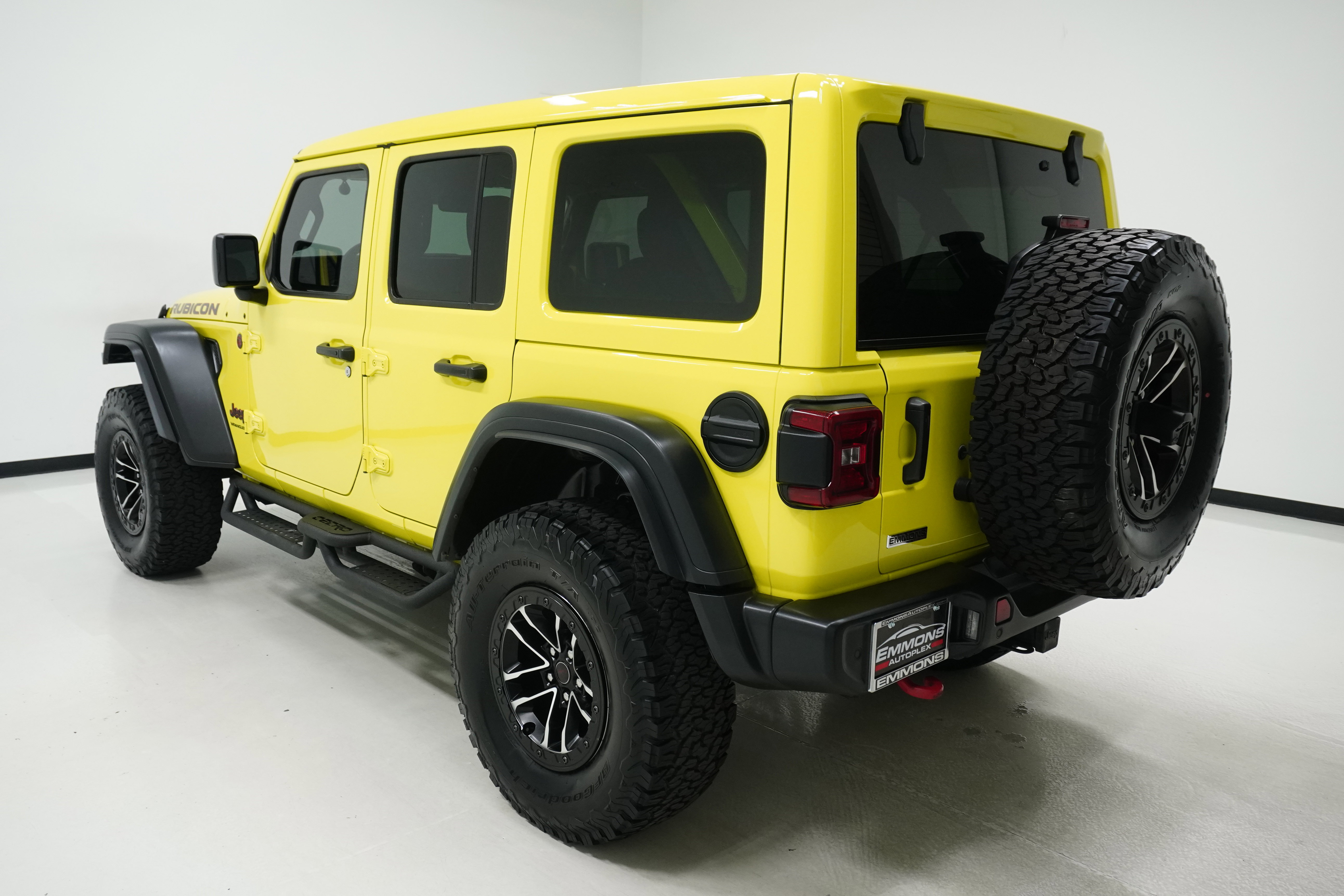 Used 2024 Jeep Wrangler Unlimited Rubicon w/ XTREMEE 35" Tire Package image 6