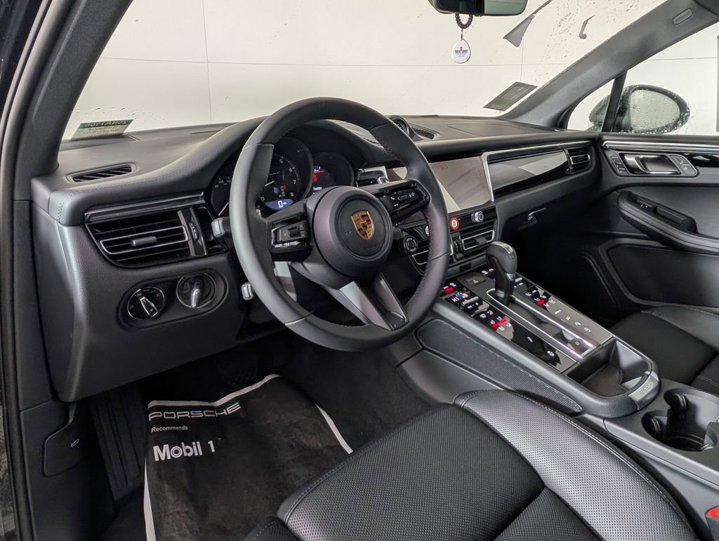 New 2026 Porsche Macan Turbo image 4