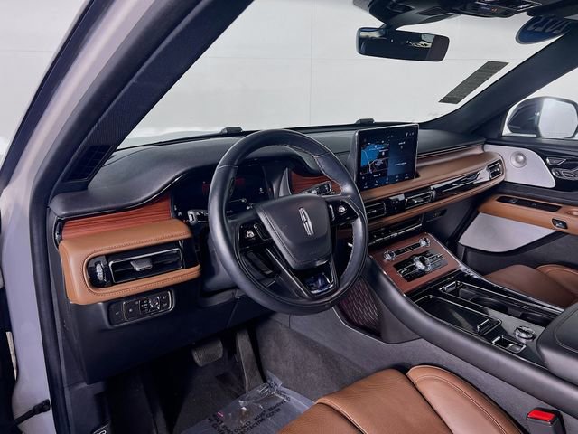 Used 2023 Lincoln Aviator Reserve w/ Equipment Group 201A image 10