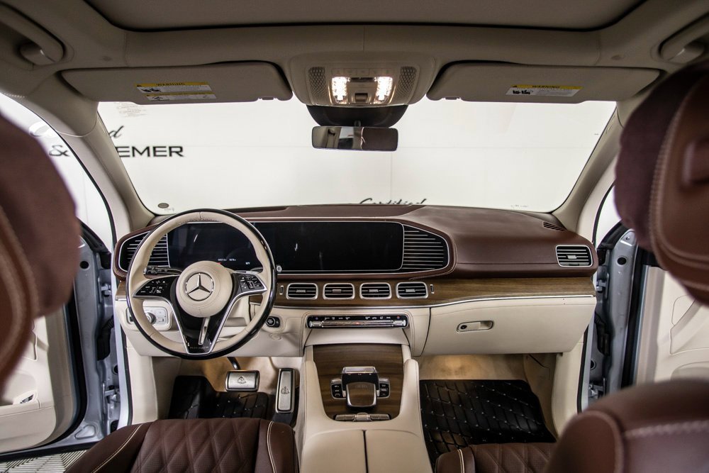 Used 2025 Mercedes-Benz Maybach GLS 600 4MATIC image 33