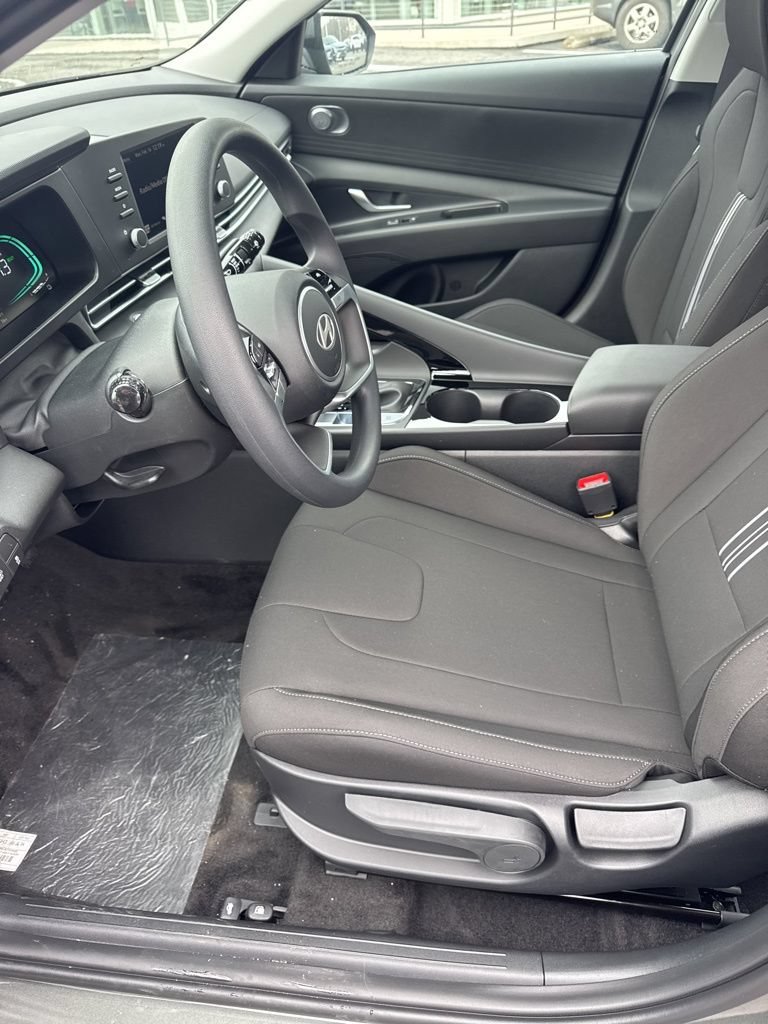 New 2026 Hyundai Elantra Hybrid FWD image 9