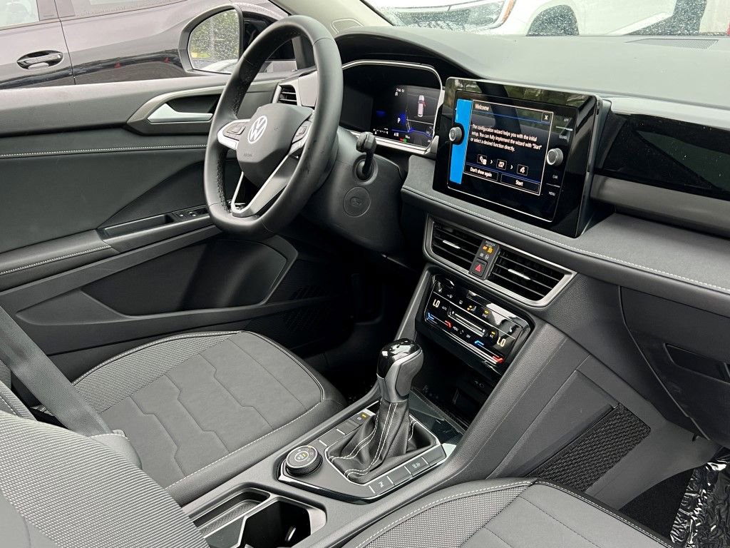 New 2025 Volkswagen Taos SE image 10