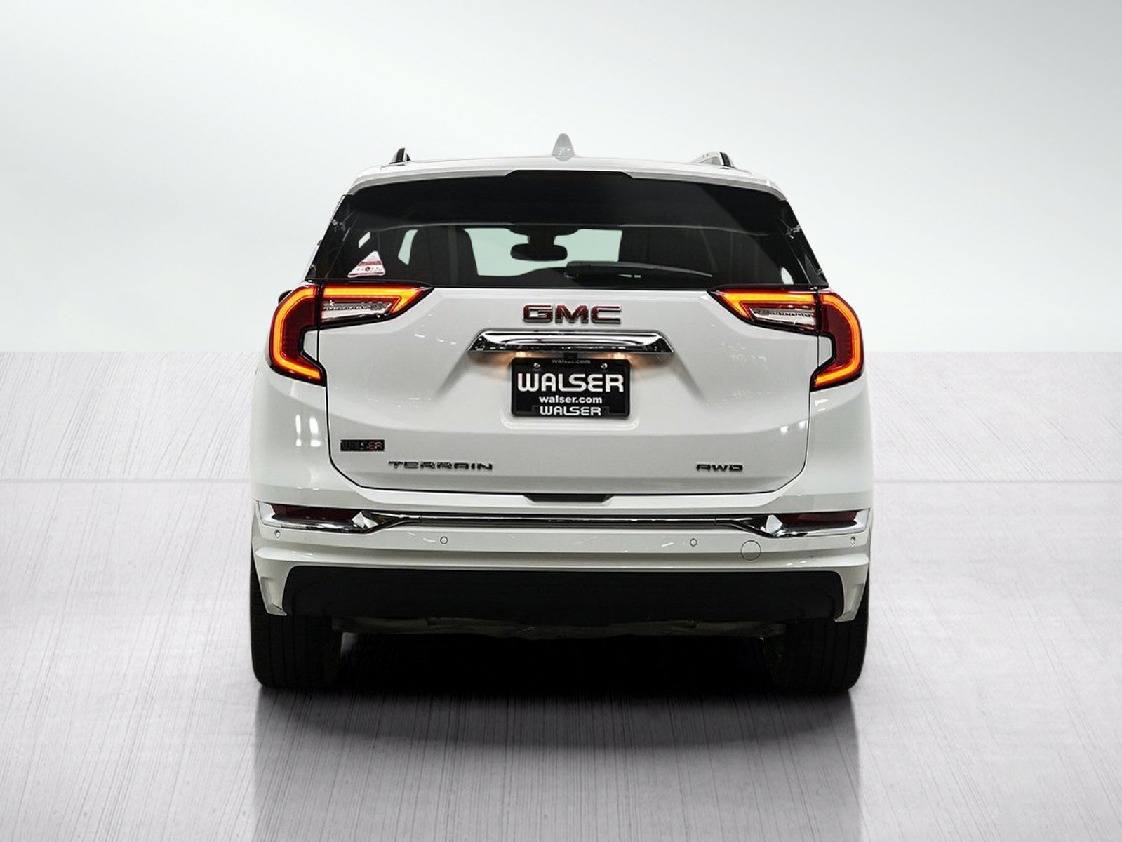 Used 2024 GMC Terrain Denali w/ Denali Premium Package AWD/4WD image 4