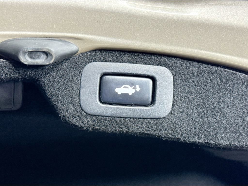 Used 2012 Lexus LS 460 image 33